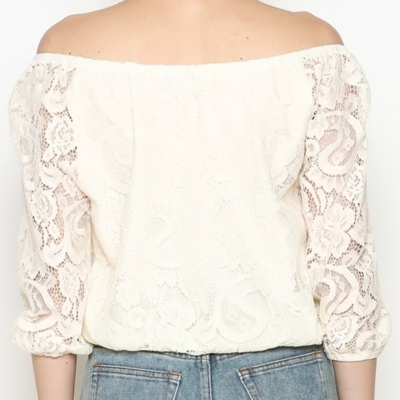 Cupcakes and Cashmere Karla Lace Blouse - Picture 2 of 8